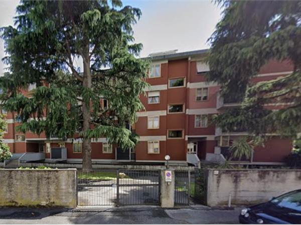 Ampio appartamento con balcone a 