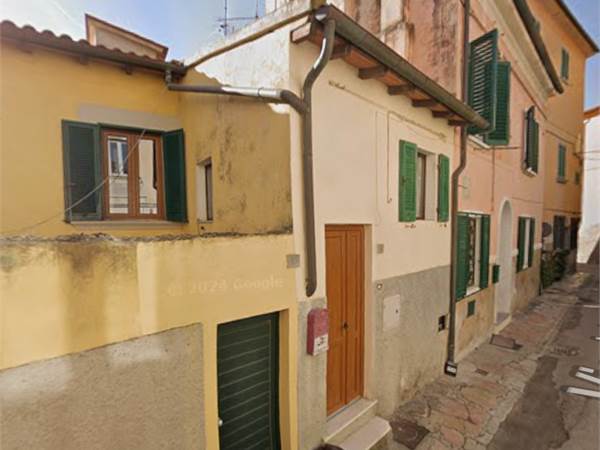 Casa indipendente con ampia terrazza a Portoferraio 