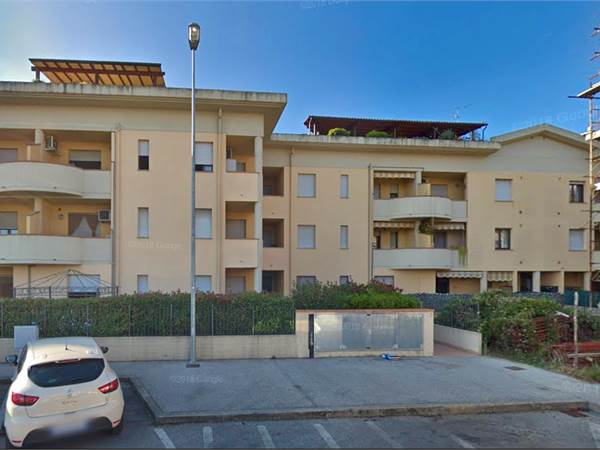 Appartamento con doppi terrazzi e garage a Agliana